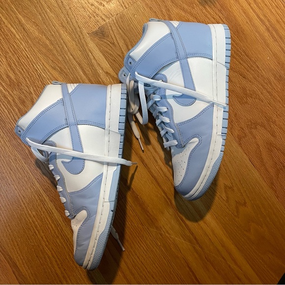 NIKE DUNKS in BABY BLUE, like new condition - Picture 4 of 4
